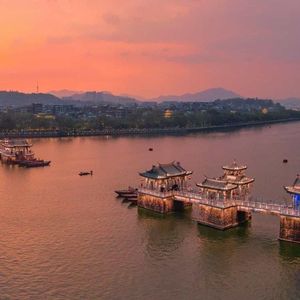 老妇的肥唇又黑又粗又长
